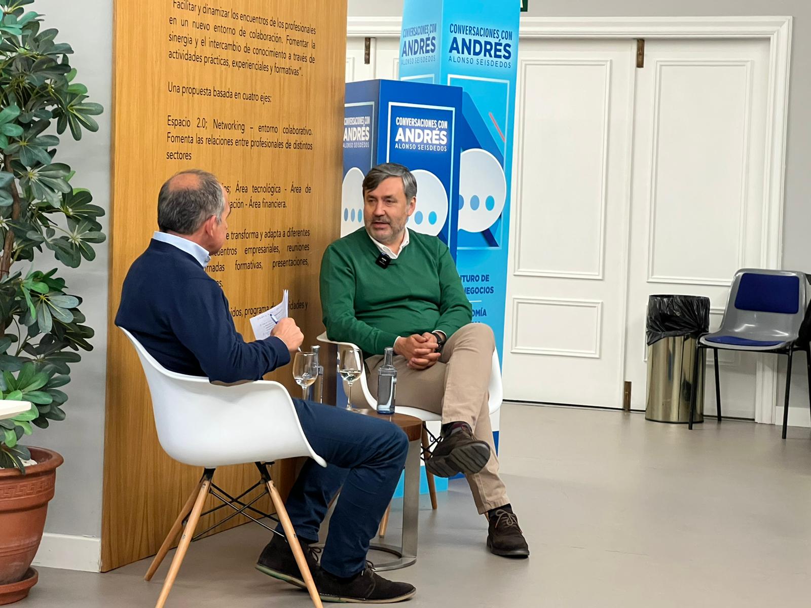 Nuestro CEO Antonio Agrasar conversa con Andrés Alonso Seisdedos