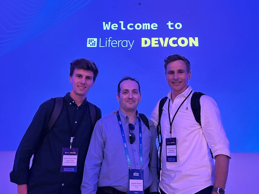 Equipo de Plexus Tech en el congreso Devcon