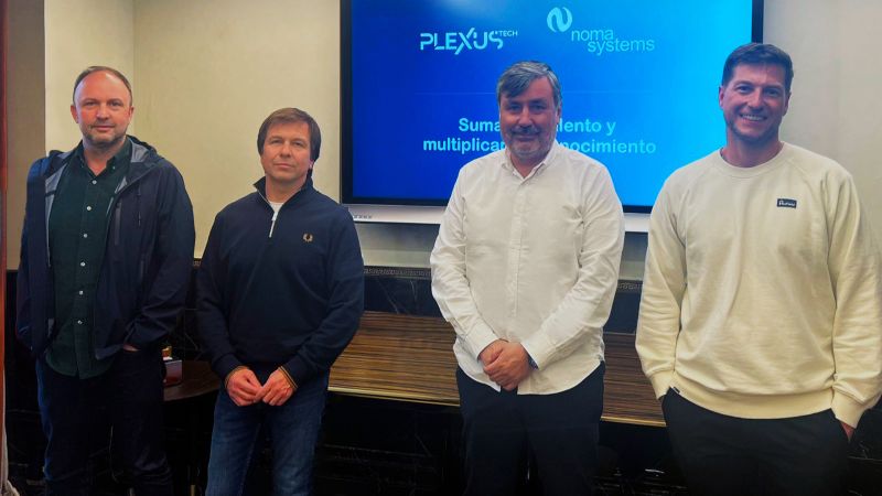 Jose Viña, Director General de Plexus Tech; Enrique Marcote, cofundador de Nomasystems; Antonio Agrasar, Fundador y CEO de Plexus Tech; y Miguel Rubinos, cofundador de Nomasystems.