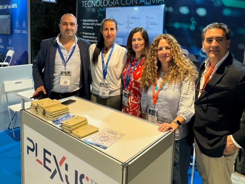 Equipo de SAP y Business Solutions de Plexus Tech presente en el XIX Fórum Ausape 2024, celebrado en Granada.