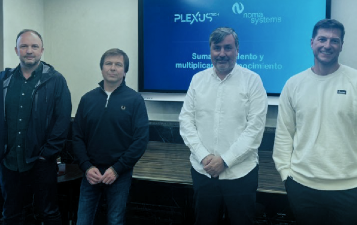 Jose Viña, Director General de Plexus Tech; Enrique Marcote, cofundador de Nomasystems; Antonio Agrasar, Fundador y CEO de Plexus Tech; y Miguel Rubinos, cofundador de Nomasystems.