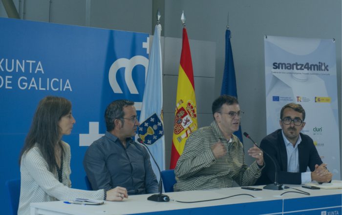 Ramón Bueno, en el centro, durante la mesa redonda sobre la trazabilidad de los datos que tuvo lugar en el acto inaugural del proyecto Smartz4Milk