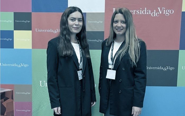 Teresa Burguera y Uxía Núñez, del equipo de Talento e IT Recruiter, de Plexus Tech, en la Feira Emprego in Campus celebrada en Ourense.