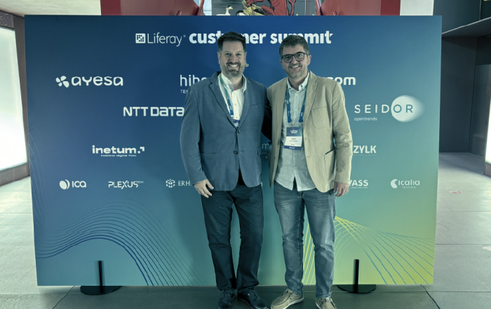 Christian Rodríguez, director de Alianzas, y Alberto Llanos, director del área de Desarrollo y Negocio, representando a Plexus Tech, en el Liferay Customer Summit 2024